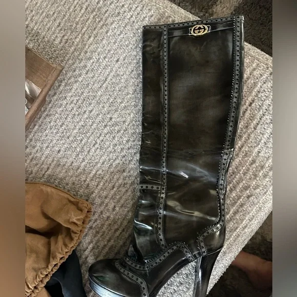 GUCCI GG BLACK/GRAY PATENT LEATHER BOOTS, SIZE 37.5